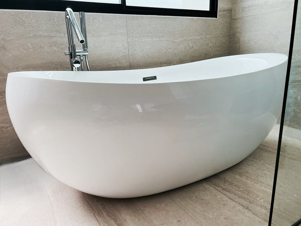 BRITT Free-standing Acrylic Bathtub